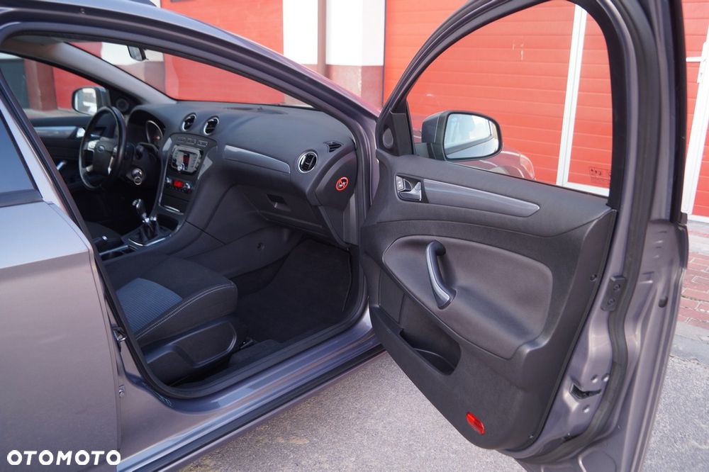 Ford Mondeo - 24