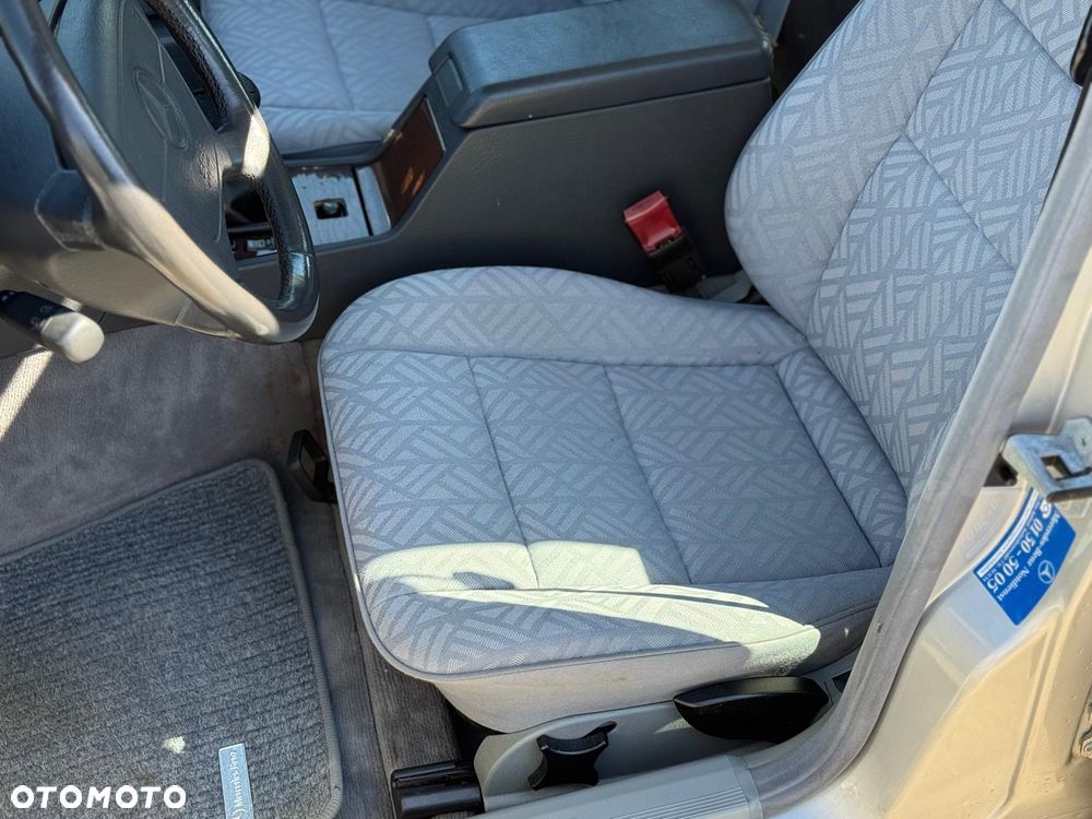 Mercedes-Benz Klasa C 180 Elegance - 11