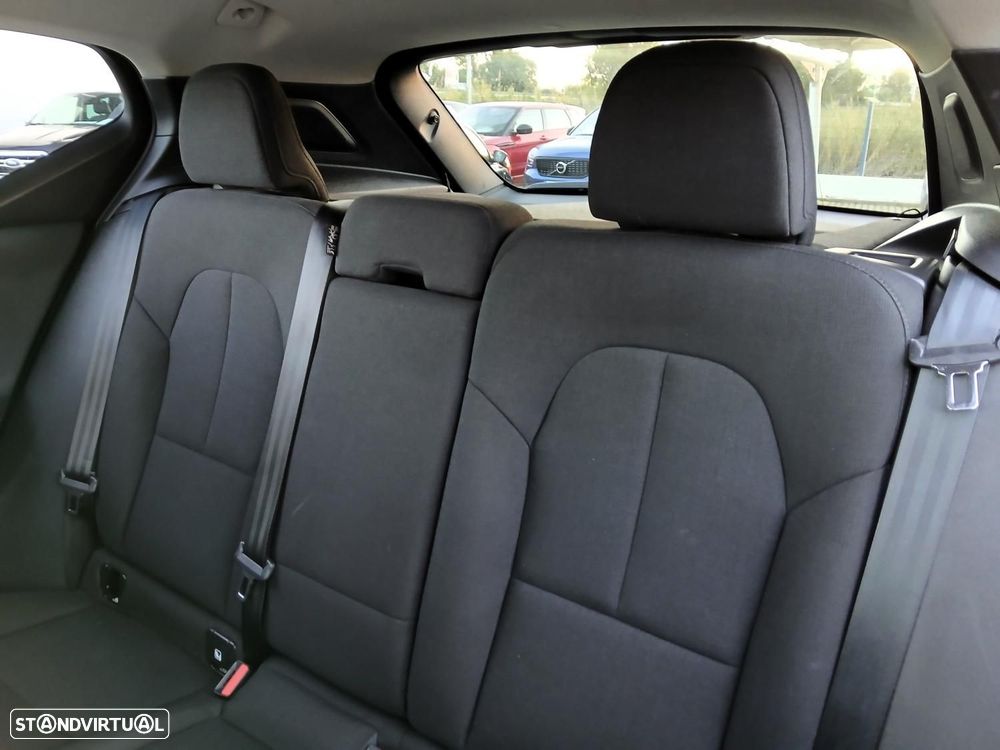 Volvo XC 40 1.5 T2 Momentum Core Geartronic - 19