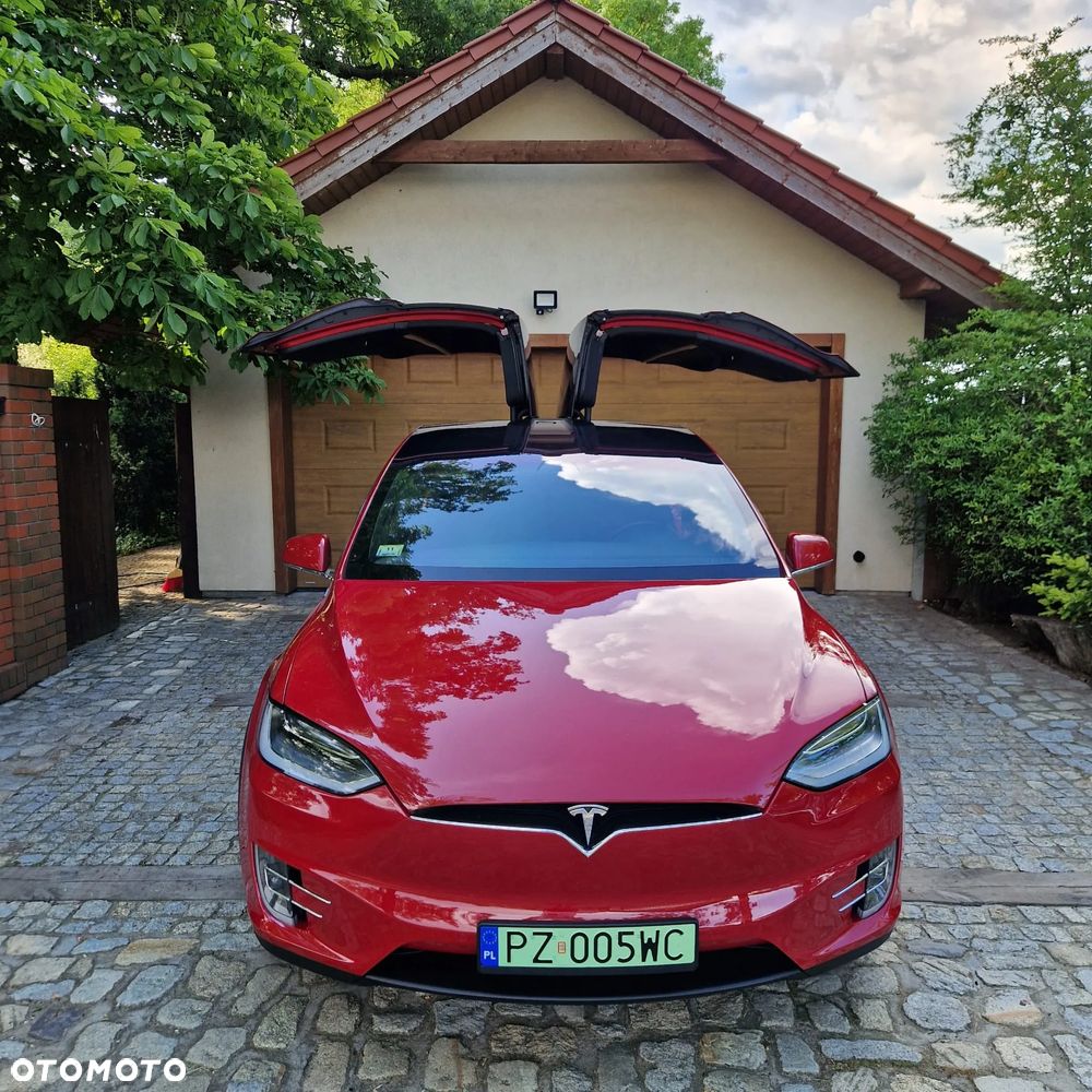 Tesla Model X 75 D - 8