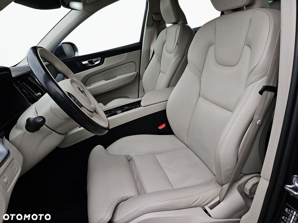 Volvo XC 60 B4 D AWD Momentum Pro - 17