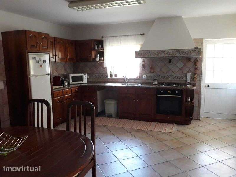 Quinta murada com casa de habitação e terreno agrícola - Grande imagem: 4/12
