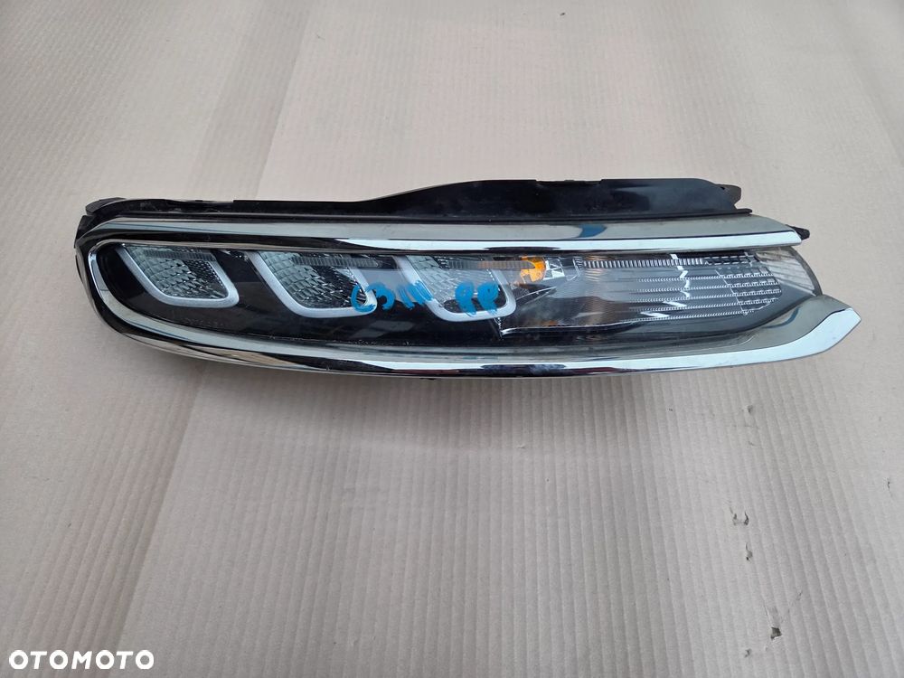 Światło do jazdy dziennej DRL LED prawy Citroen C3 III    9820877880 - 1