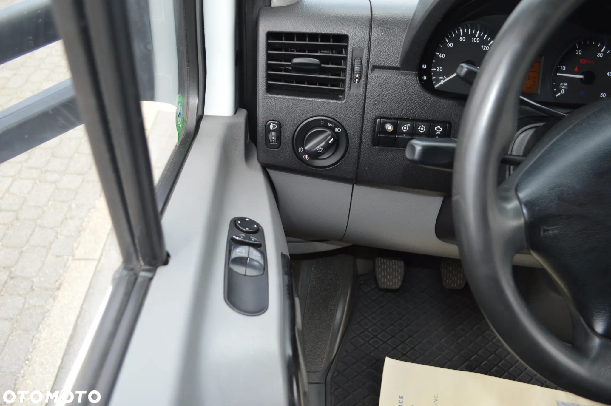 Mercedes-Benz Sprinter - 17