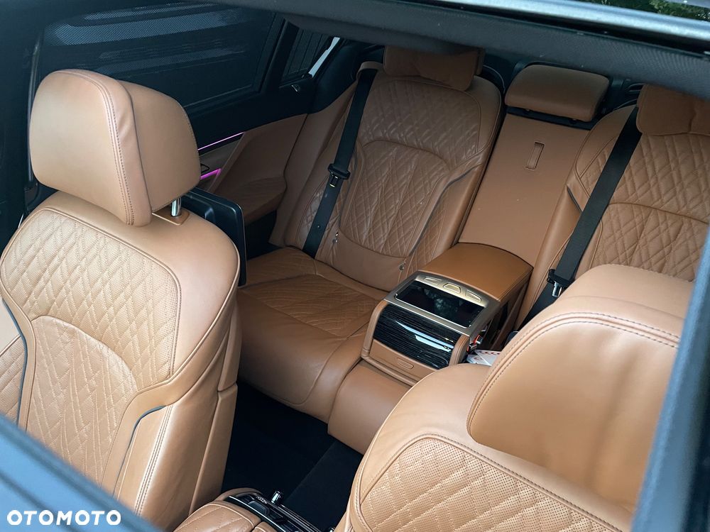 BMW Seria 7 750Li xDrive sport - 24