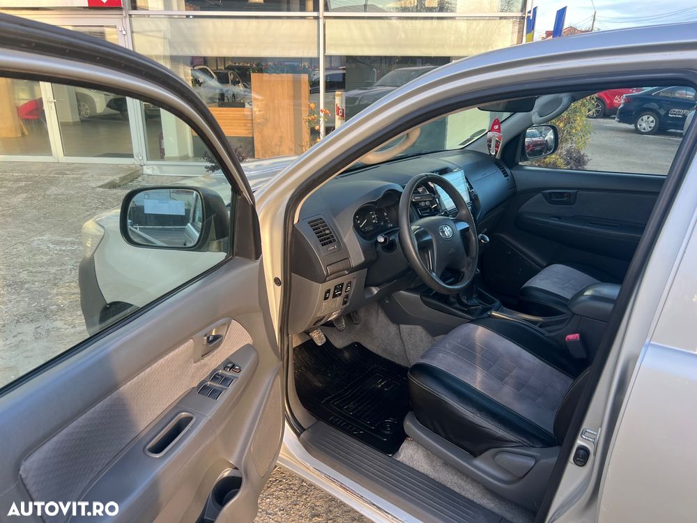 Toyota Hilux 4x4 Cabina Dubla Comfort - 9