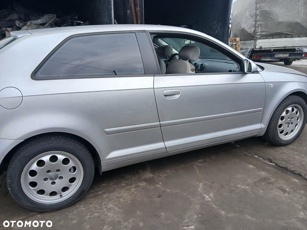 Audi A3 8P na części kod lakieru LY7W - 9