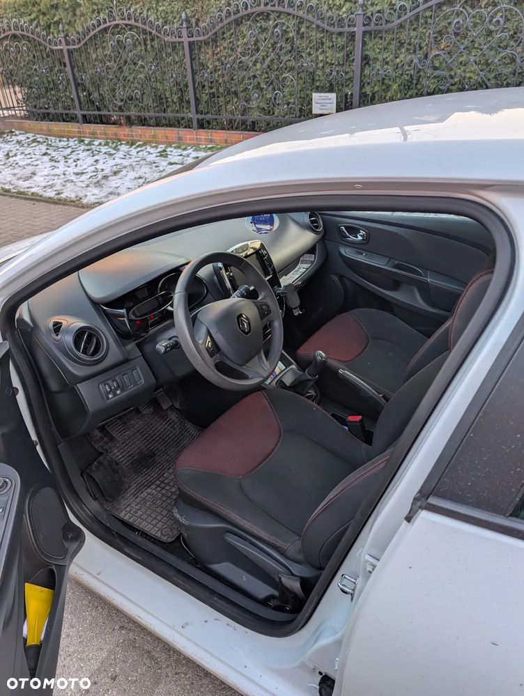 Renault Clio 1.2 16V 75 Life - 10
