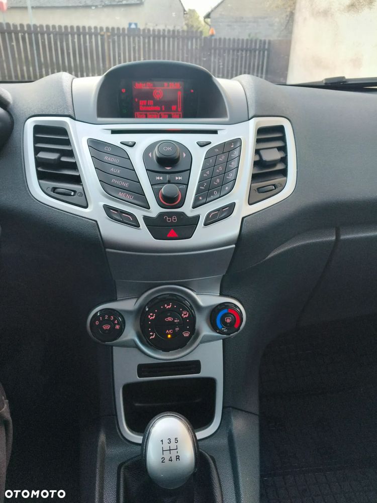 Ford Fiesta 1.25 Champions Edition - 8