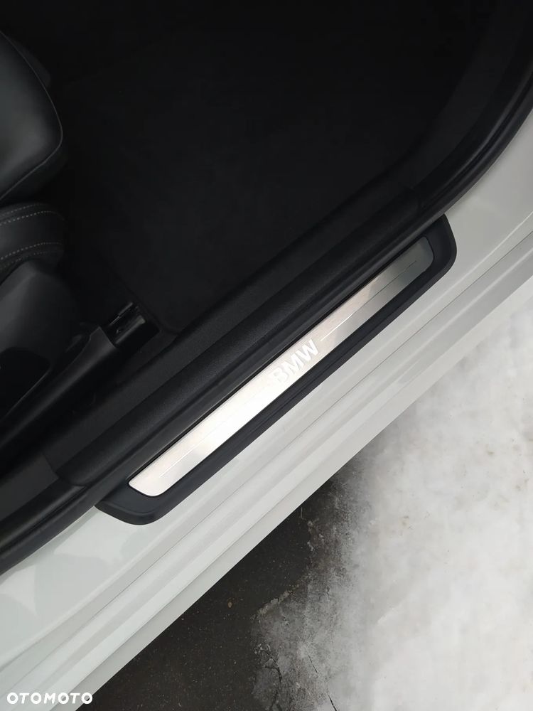 BMW Seria 3 330i Sport Line - 28