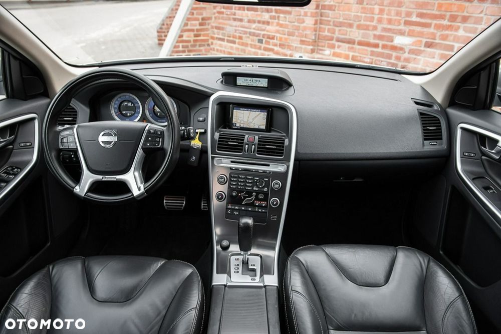 Volvo XC 60 D4 AWD Geartronic RDesign - 26