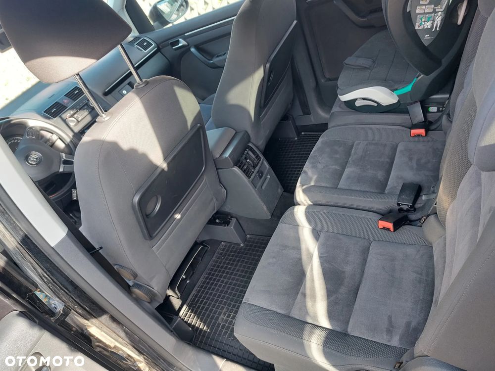 Volkswagen Touran - 19