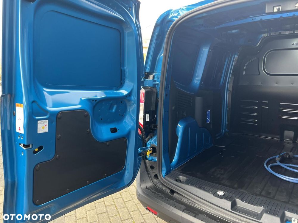 Ford Transit Courier - 21