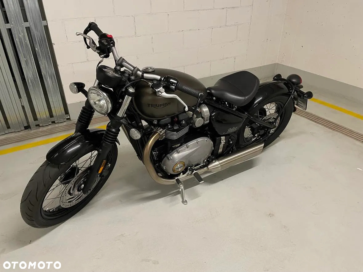 Triumph Bonneville Bobber - 4