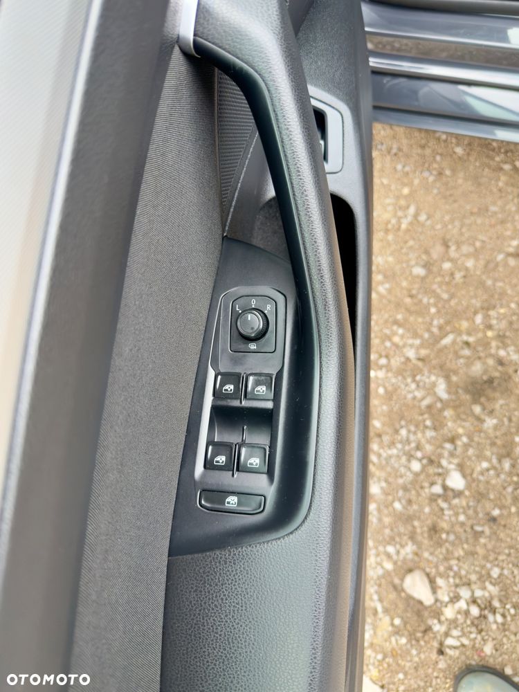 Volkswagen Passat - 22