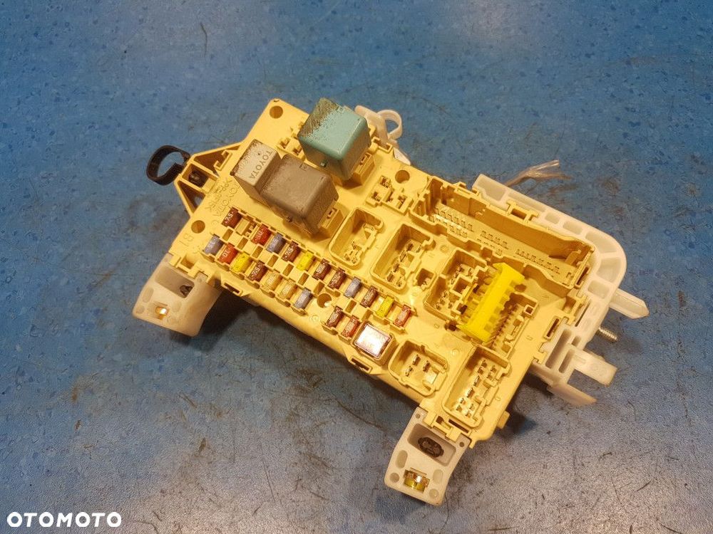 TOYOTA COROLLA VERSO I LIFT 2.0 D4D SKRZYNKA BEZPIECZNIKÓW 89221-0F010 - 1