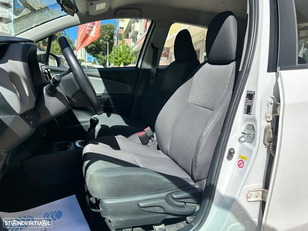 Toyota Yaris 1.0 VVT-i Comfort +PS Style +P.Techno - 10