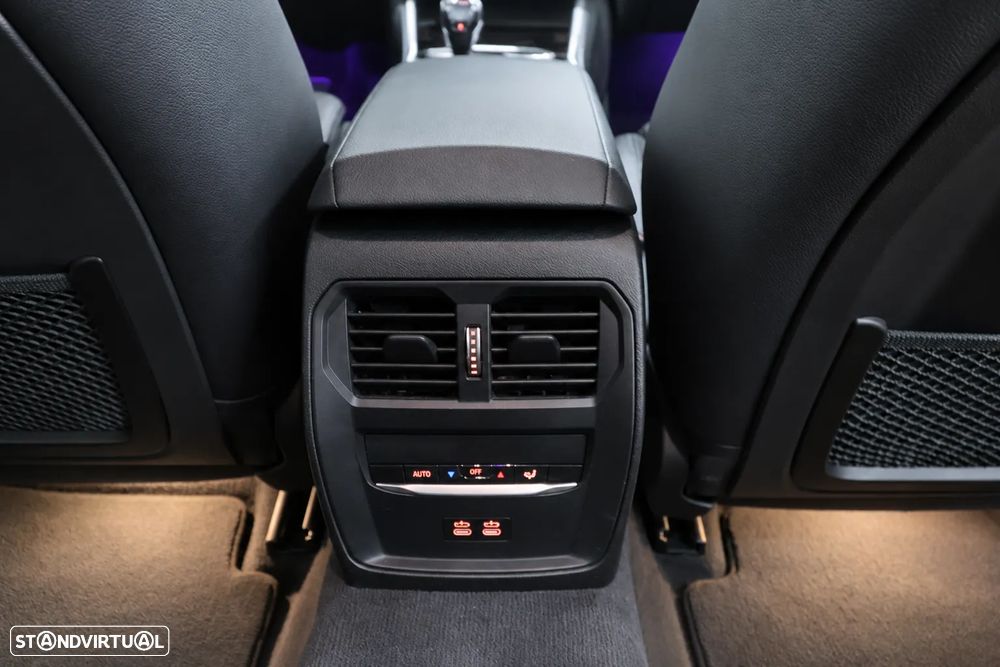 BMW 330 e Auto - 37