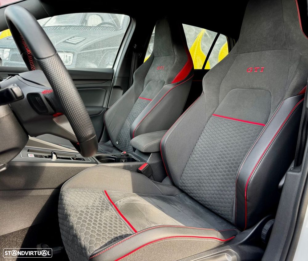 VW Golf 2.0 TSI GTI Clubsport 45 Years DSG - 8