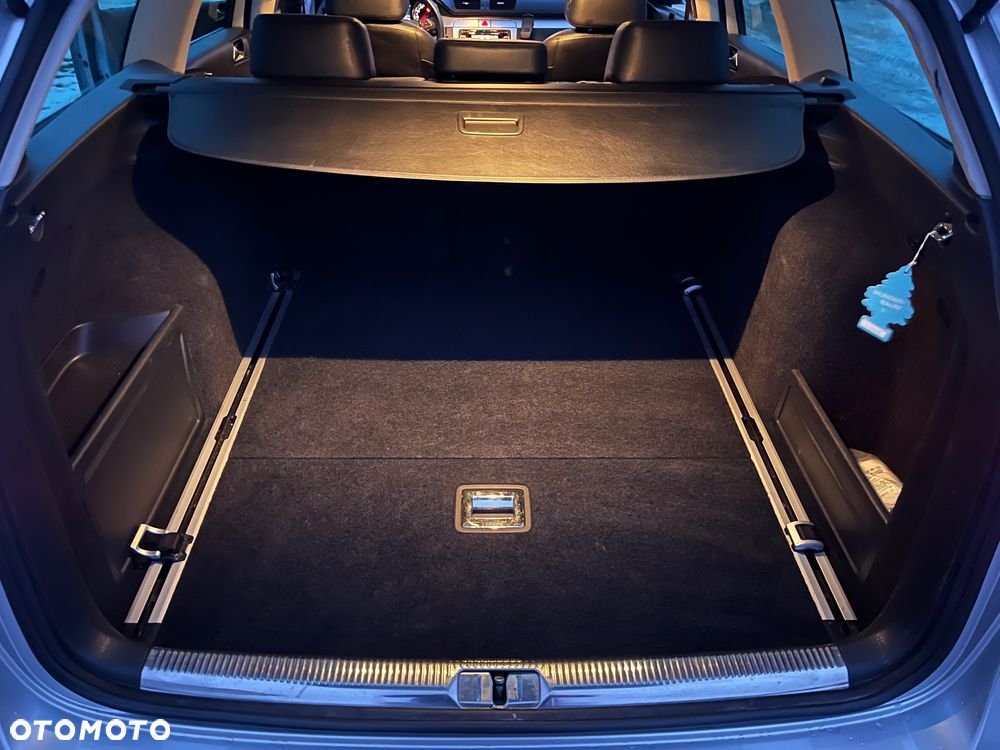 Volkswagen Passat 2.0 TDI DPF Highline - 15