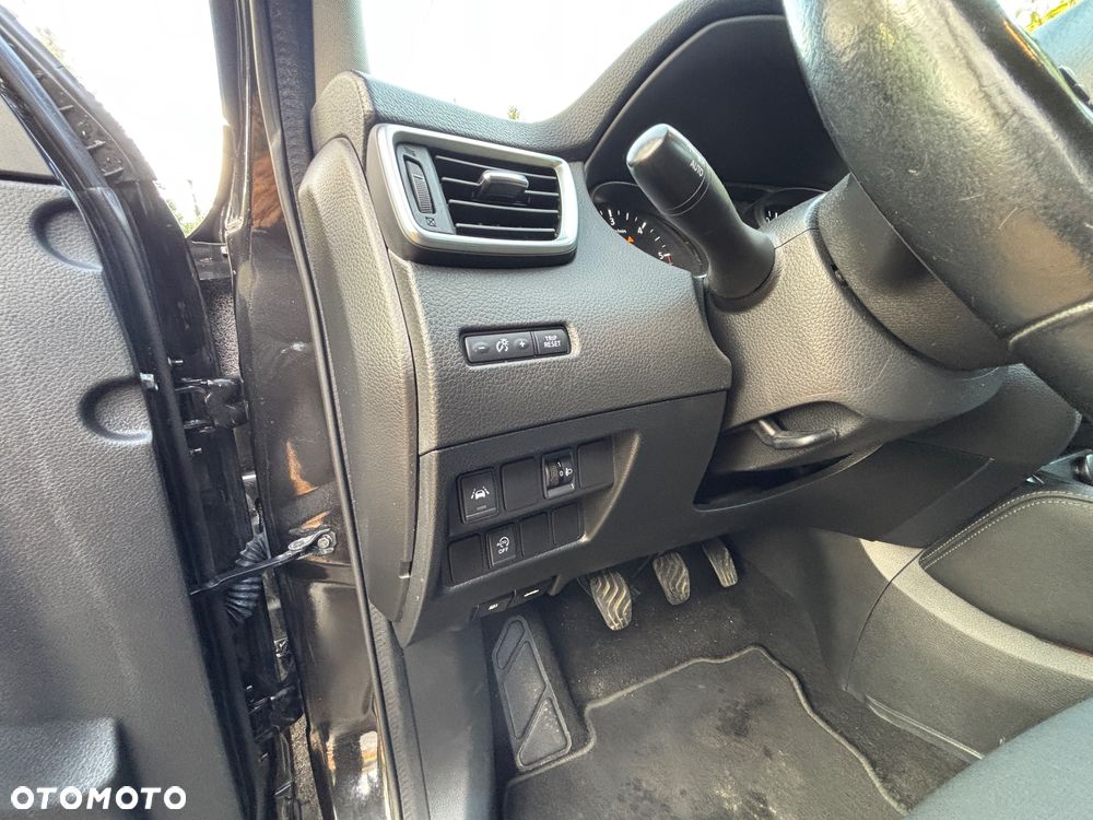 Nissan Qashqai 1.5 dCi N-Connecta EU6 - 11