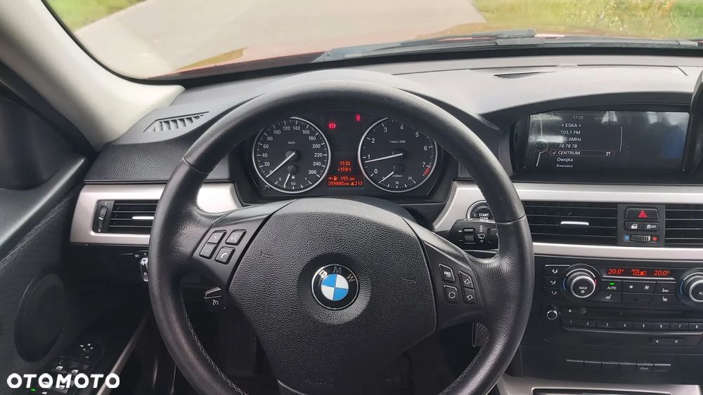 BMW Seria 3 320i Touring - 9