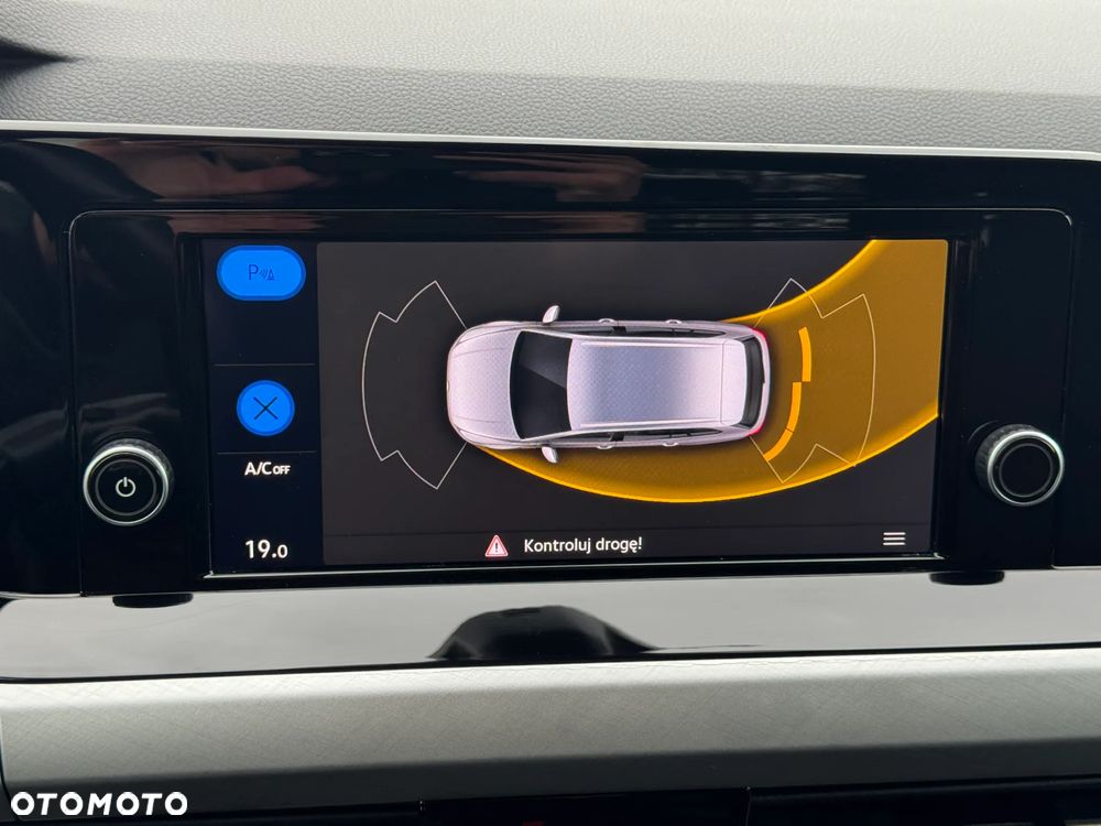 Volkswagen Golf - 22