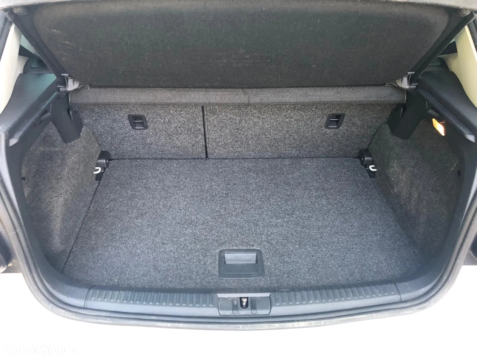 Volkswagen Polo - 12