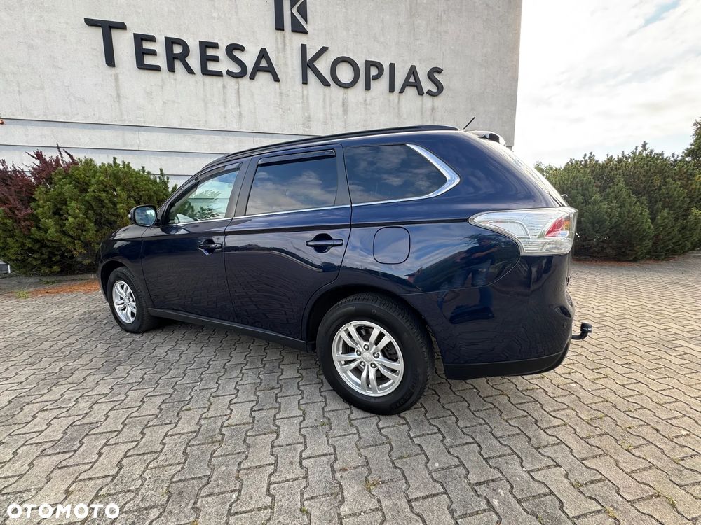 Mitsubishi Outlander 2.0 Invite + 2WD - 11