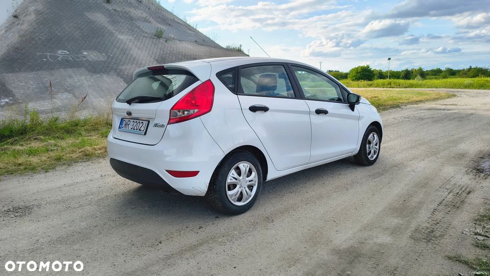 Ford Fiesta 1.4 TDCi Ambiente - 8