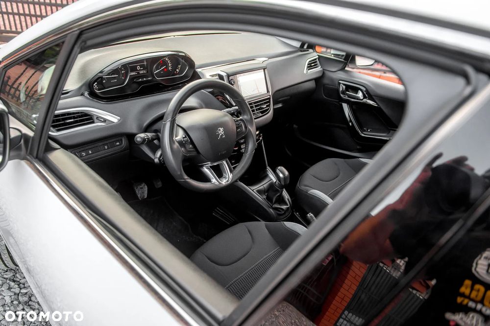 Peugeot 208 1.6 VTi Allure - 16