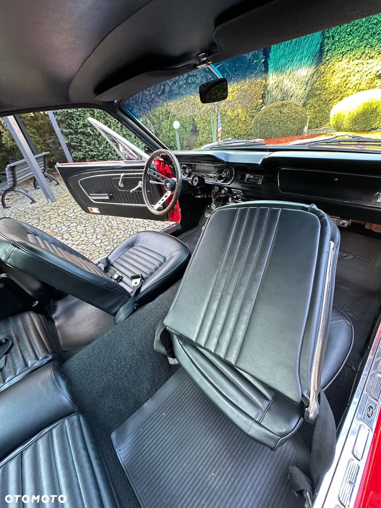 Ford Mustang - 25
