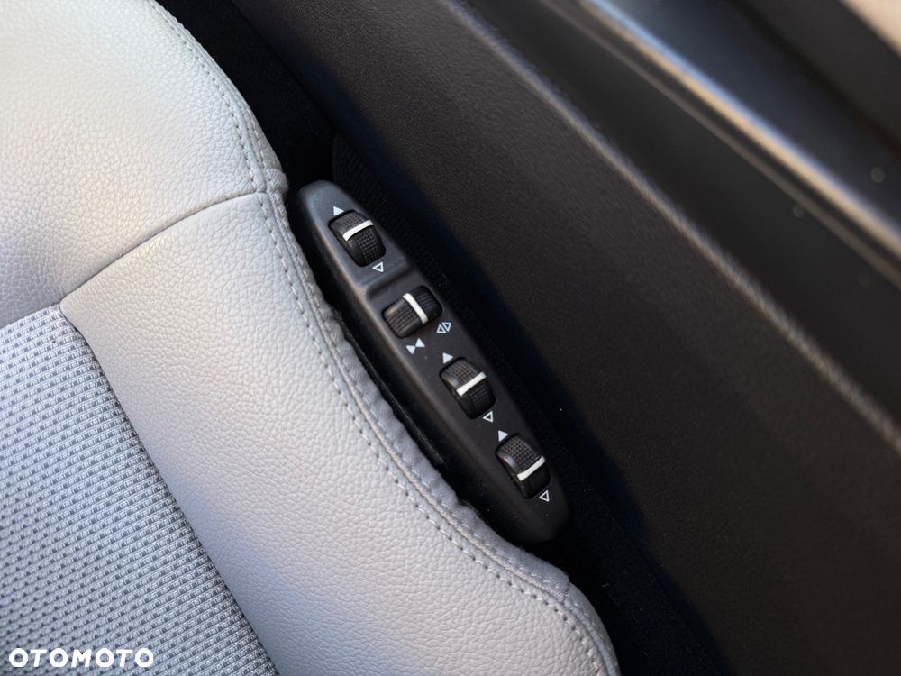 Mercedes-Benz Klasa E 220 CDI DPF BlueEFFICIENCY Automatik Avantgarde - 25
