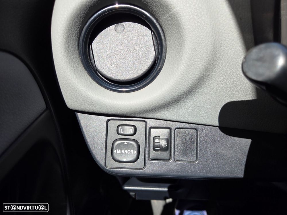 Toyota Yaris 1.5 HSD Comfort - 18