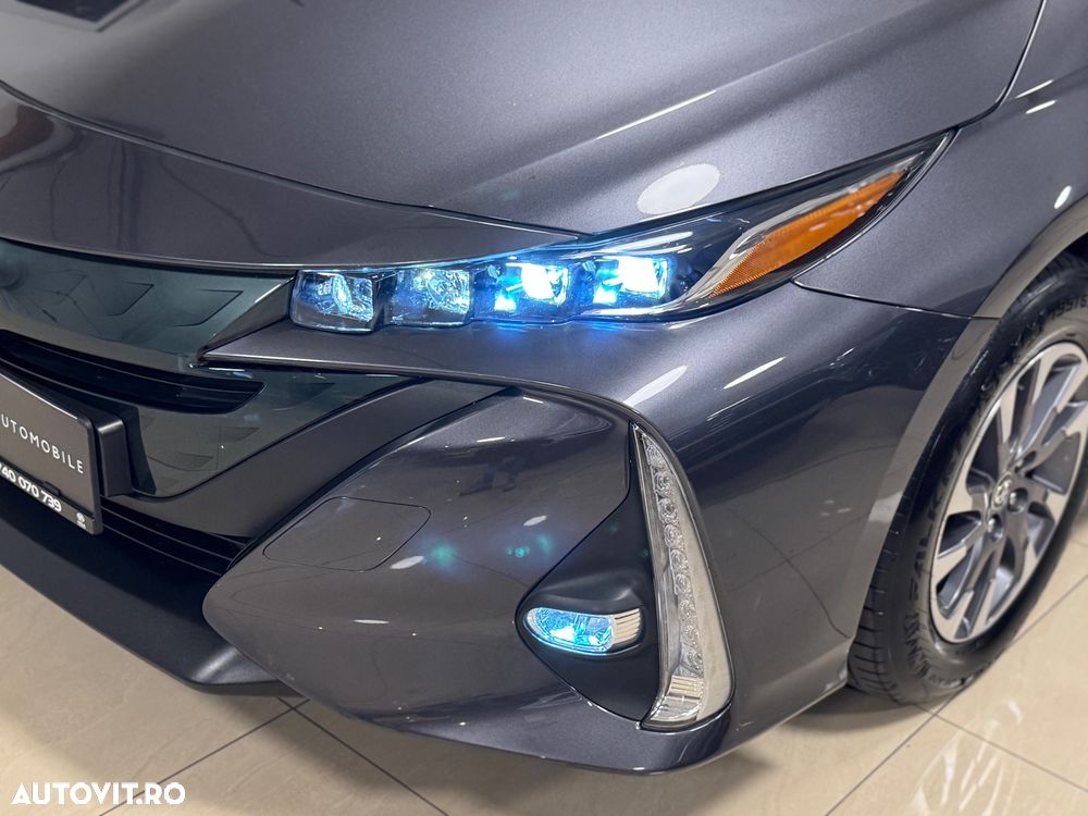 Toyota Prius Hybrid Solar - 32