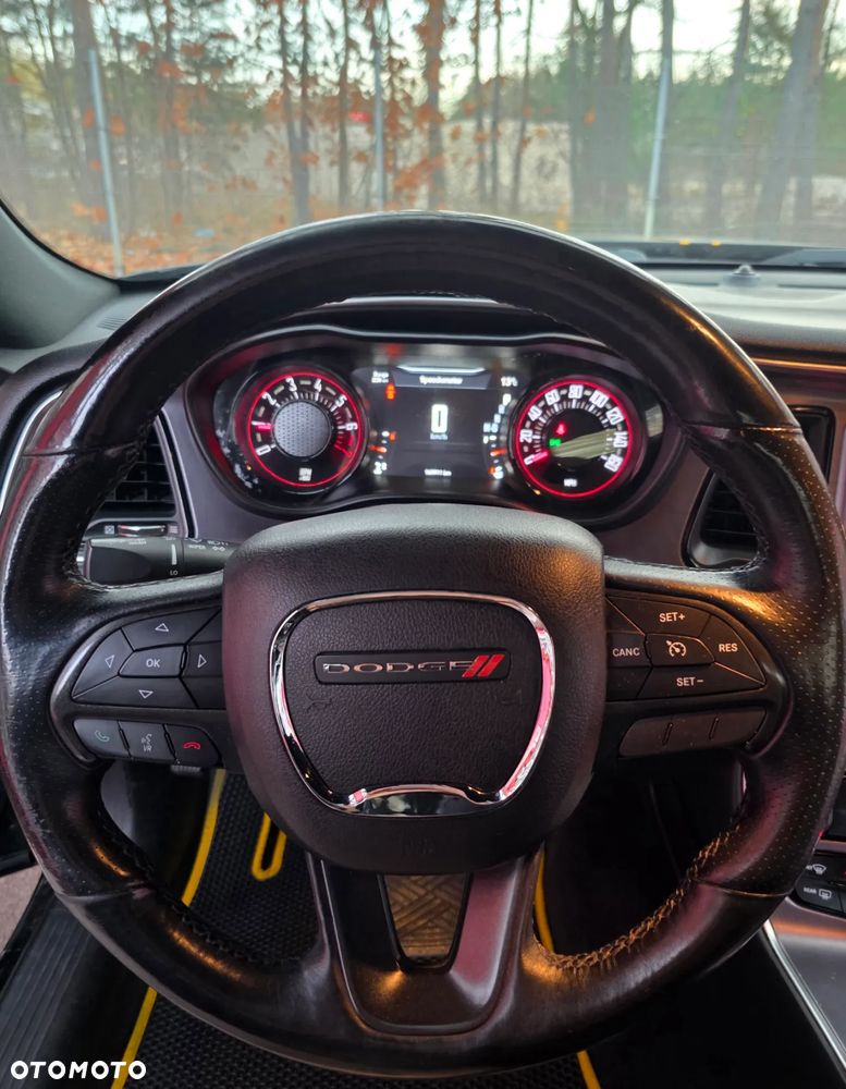 Dodge Challenger - 16