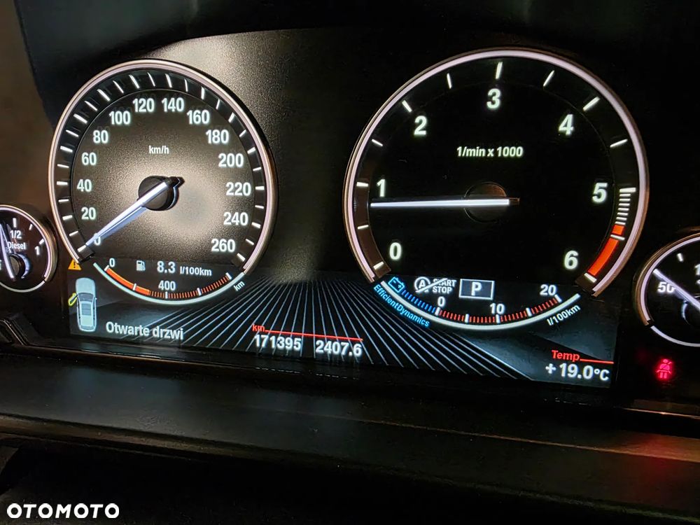 BMW Seria 5 520d xDrive - 16
