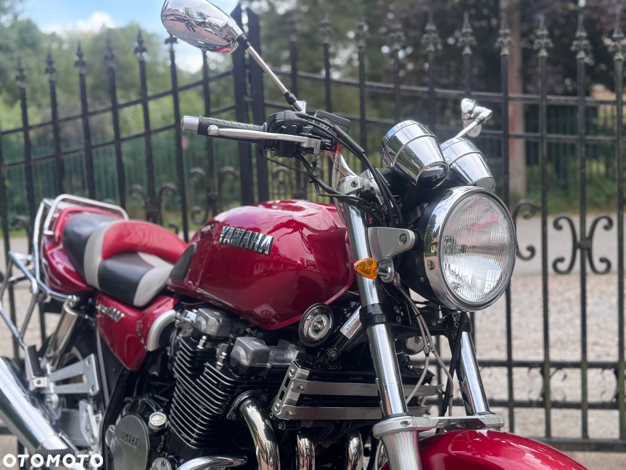 Yamaha XJR - 12