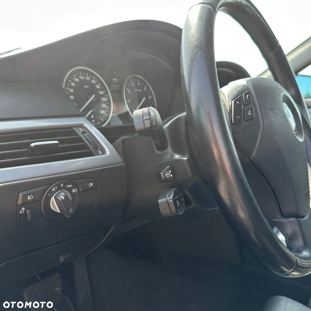 BMW Seria 5 525xi - 15