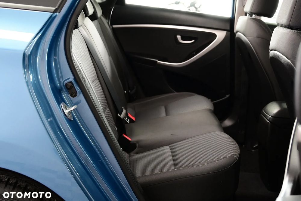 Hyundai i30 blue 1.6 CRDi Trend - 23