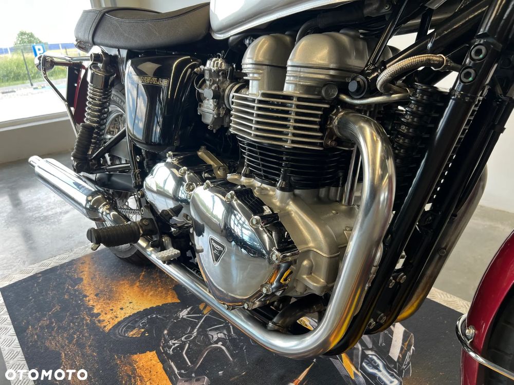 Triumph Bonneville - 24