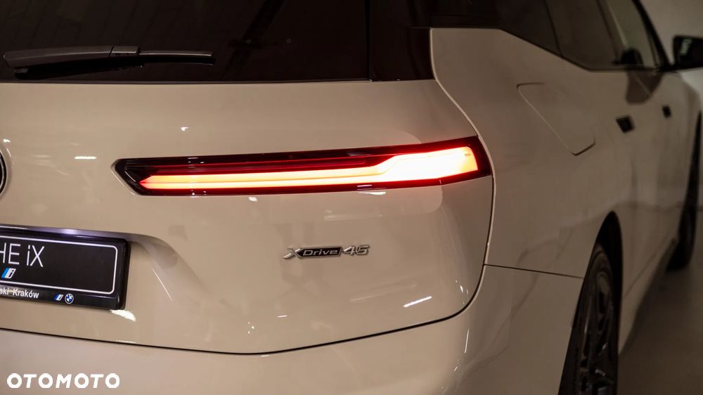 BMW iX xDrive45 100.6kWh - 11