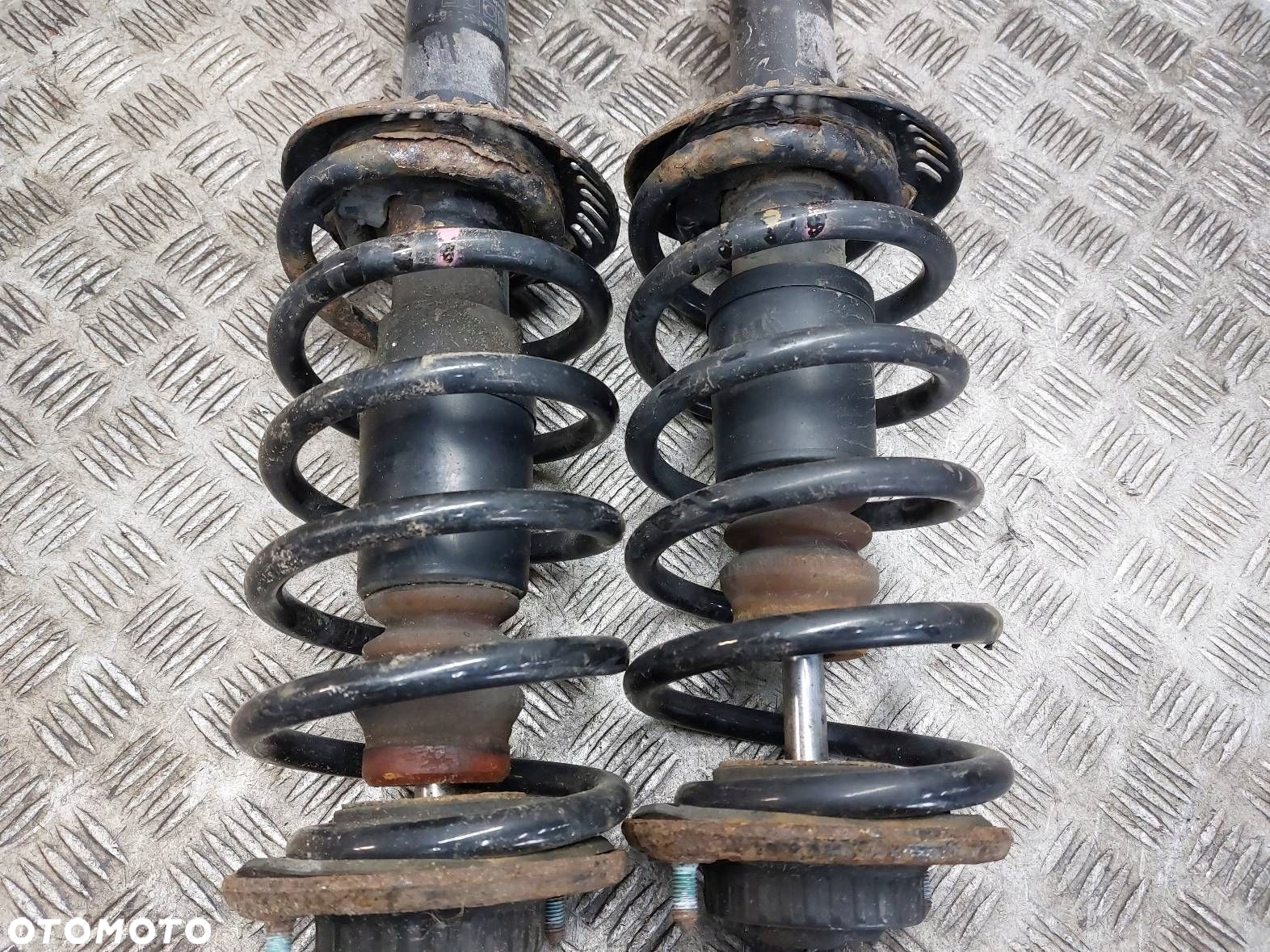 AMORTYZATOR + SPRĘŻYNA LEWY PRZÓD + PRAWY PRZÓD PASSAT B5 1.6 8V - 3