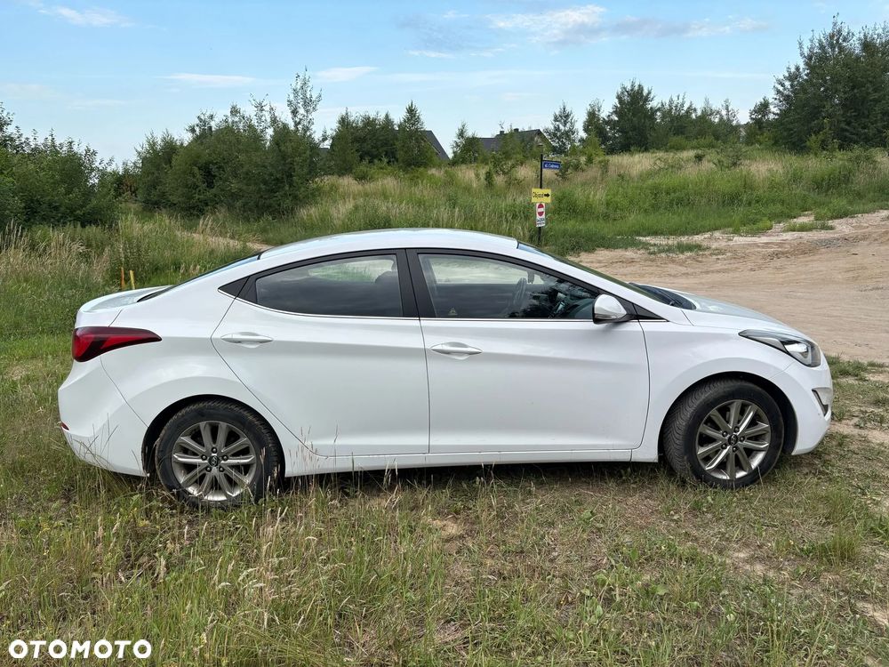 Hyundai Elantra - 4