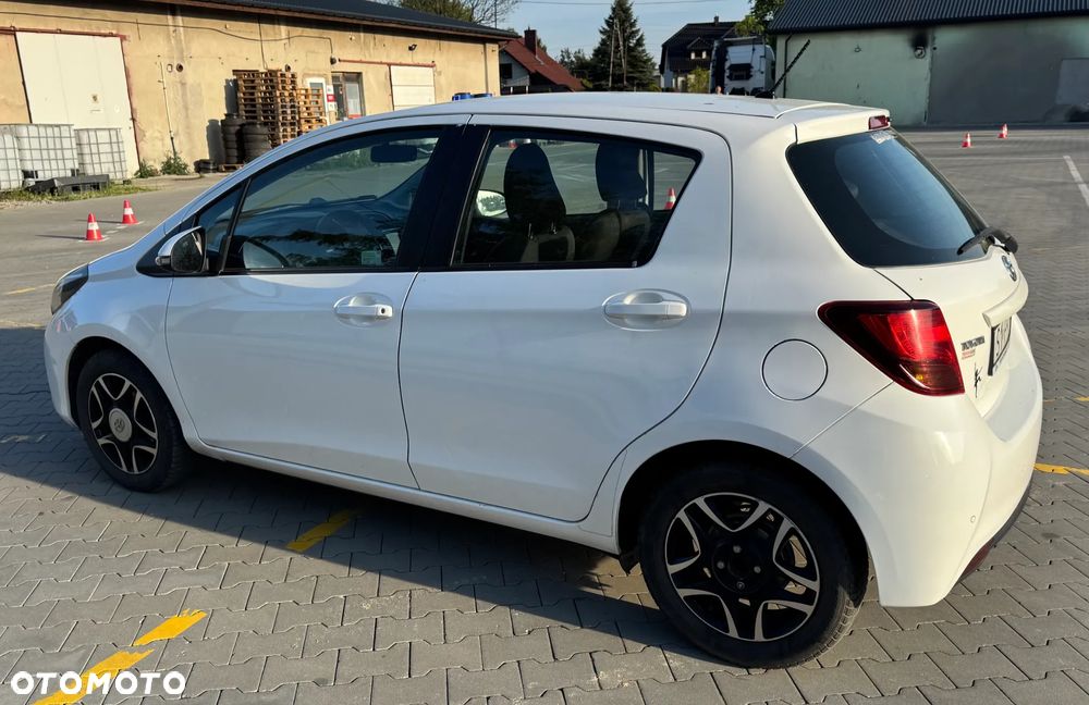 Toyota Yaris 1.33 Premium EU6 - 1