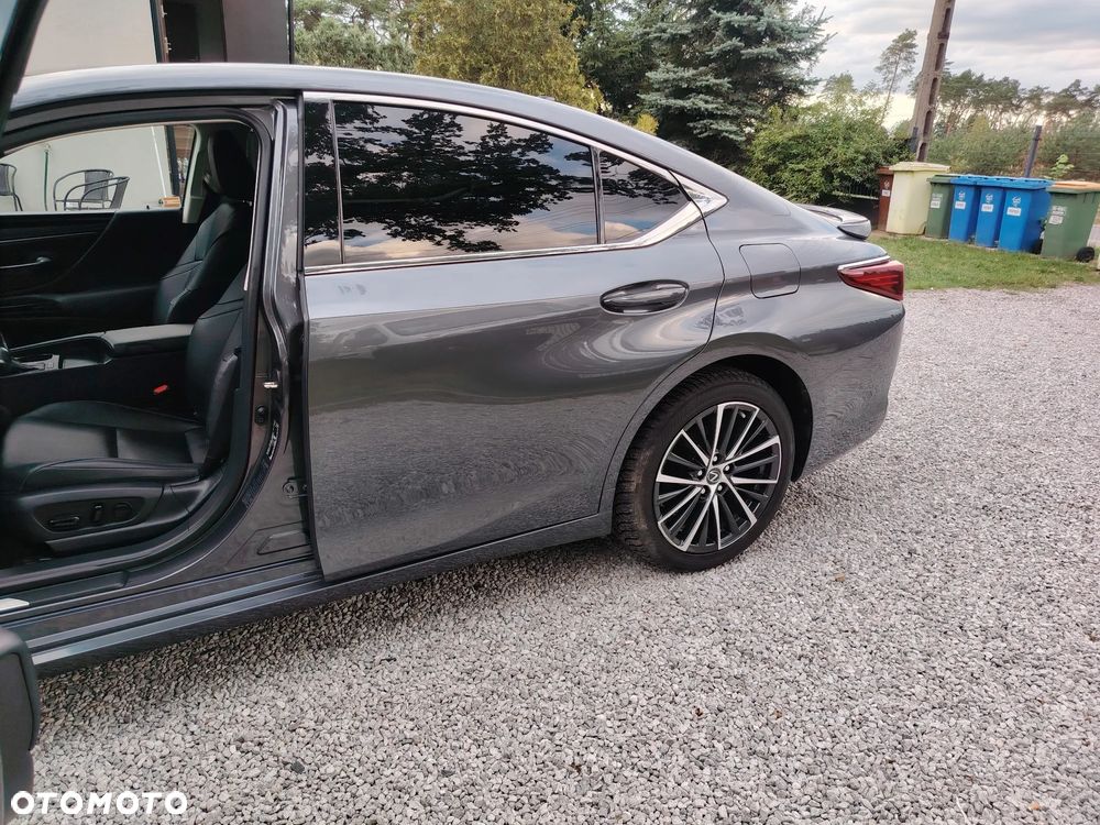 Lexus ES 300h Business Edition - 10