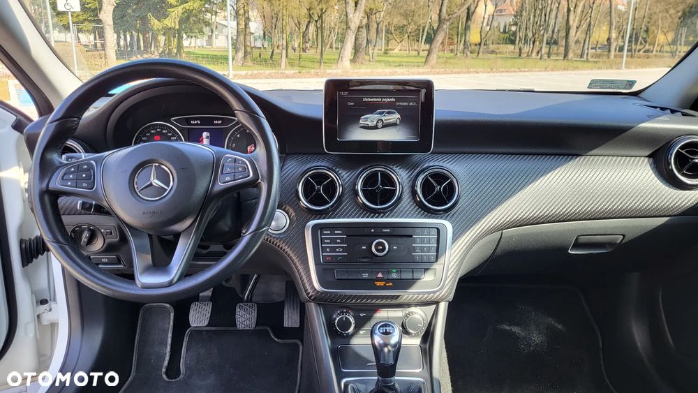Mercedes-Benz GLA 180 - 13