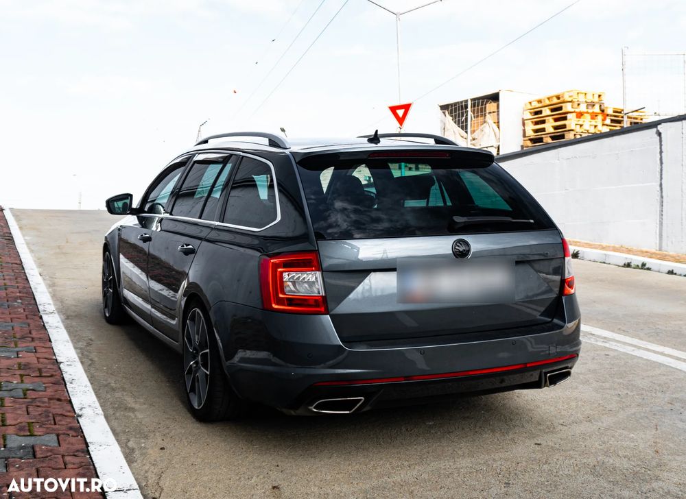 Skoda Octavia Combi 2.0 TDI DSG RS - 4