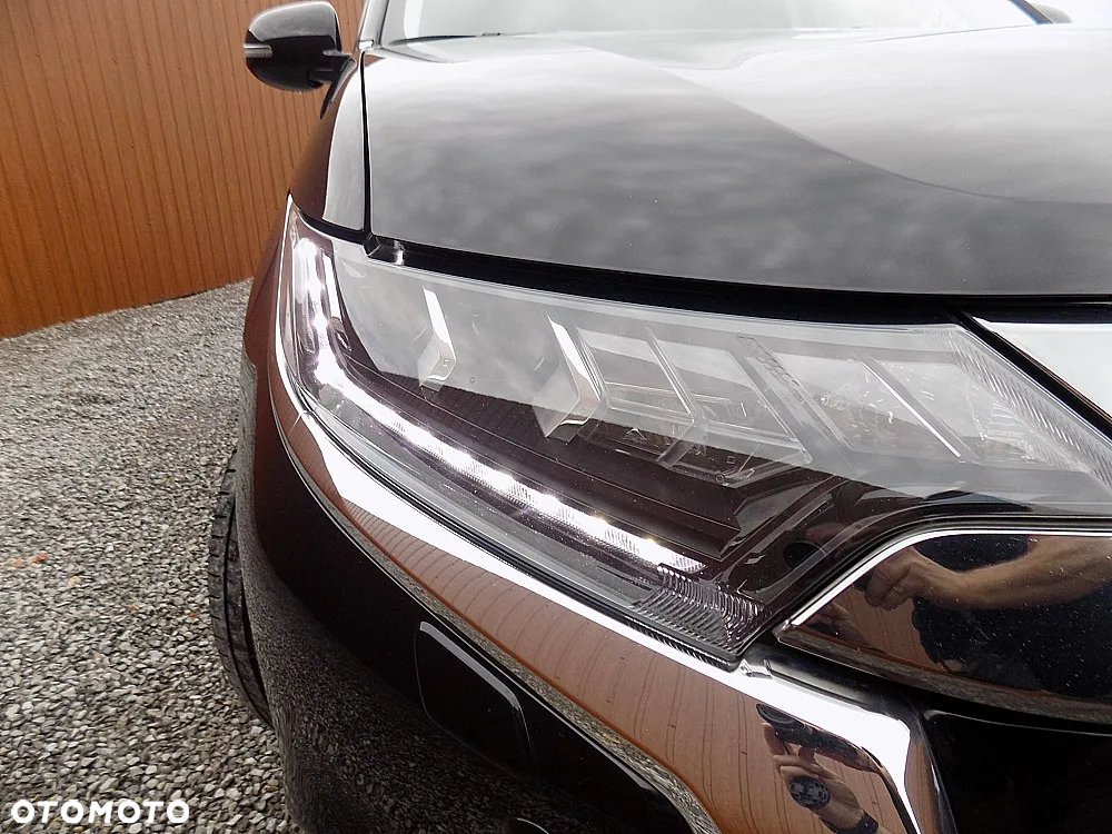 Mitsubishi Outlander 2.4 4WD Plug-In Hybrid Top - 32