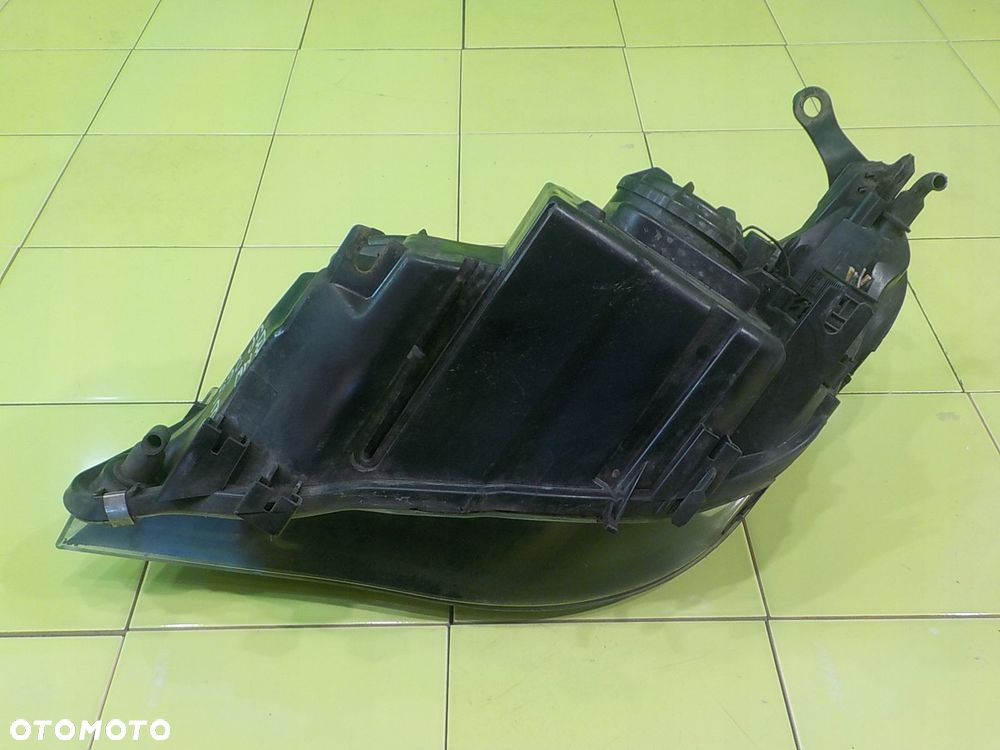 BMW E60 M-PAKIET 2.0 D 06r SEDAN 4D lampa prawa przod - 5